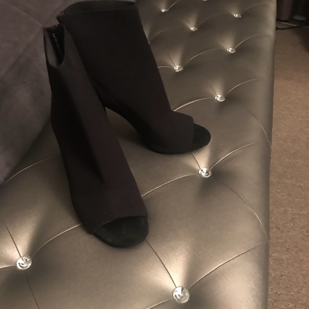 Design Lab Pull on Open toe Bootie - Picture 2 of 3